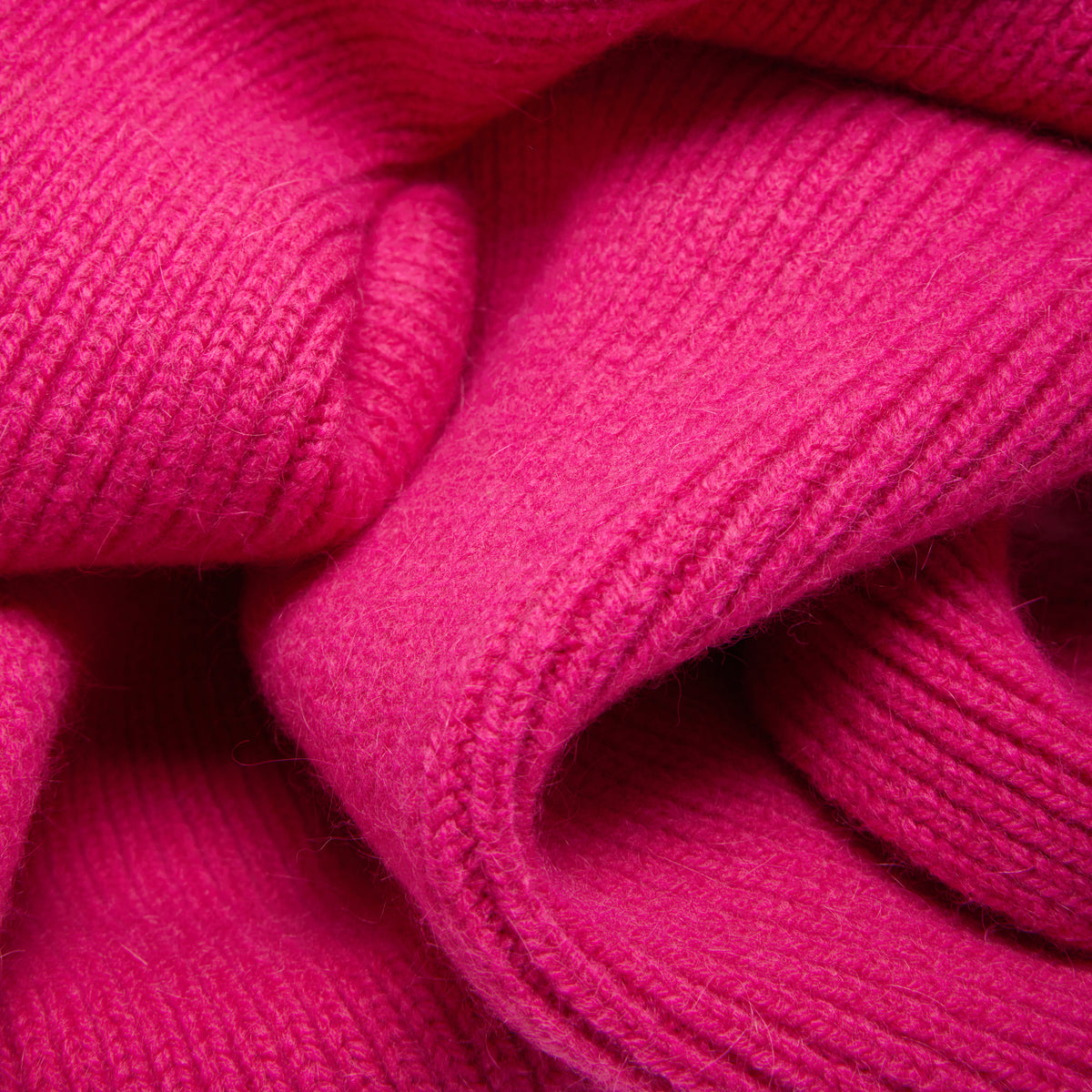 Maille de l'ÉCHARPE CLASSIQUE MACKIE CONFETTI en gros plan macro, tricotée par Robert Mackie of Scotland