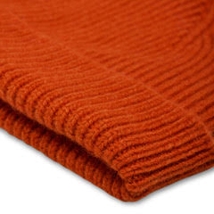 Maille du BONNET CLASSIQUE ORANGE GLOW en gros plan macro, tricotée par Robert Mackie of Scotland