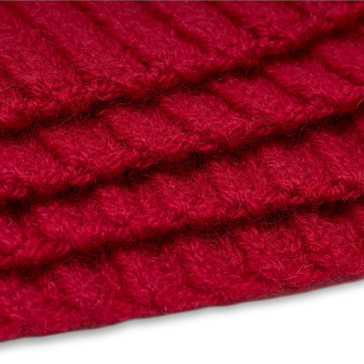 Maille côtelée de la CAPUCHE  ÉCHARPE GARNET en gros plan macro, tricotée par Robert Mackie of Scotland