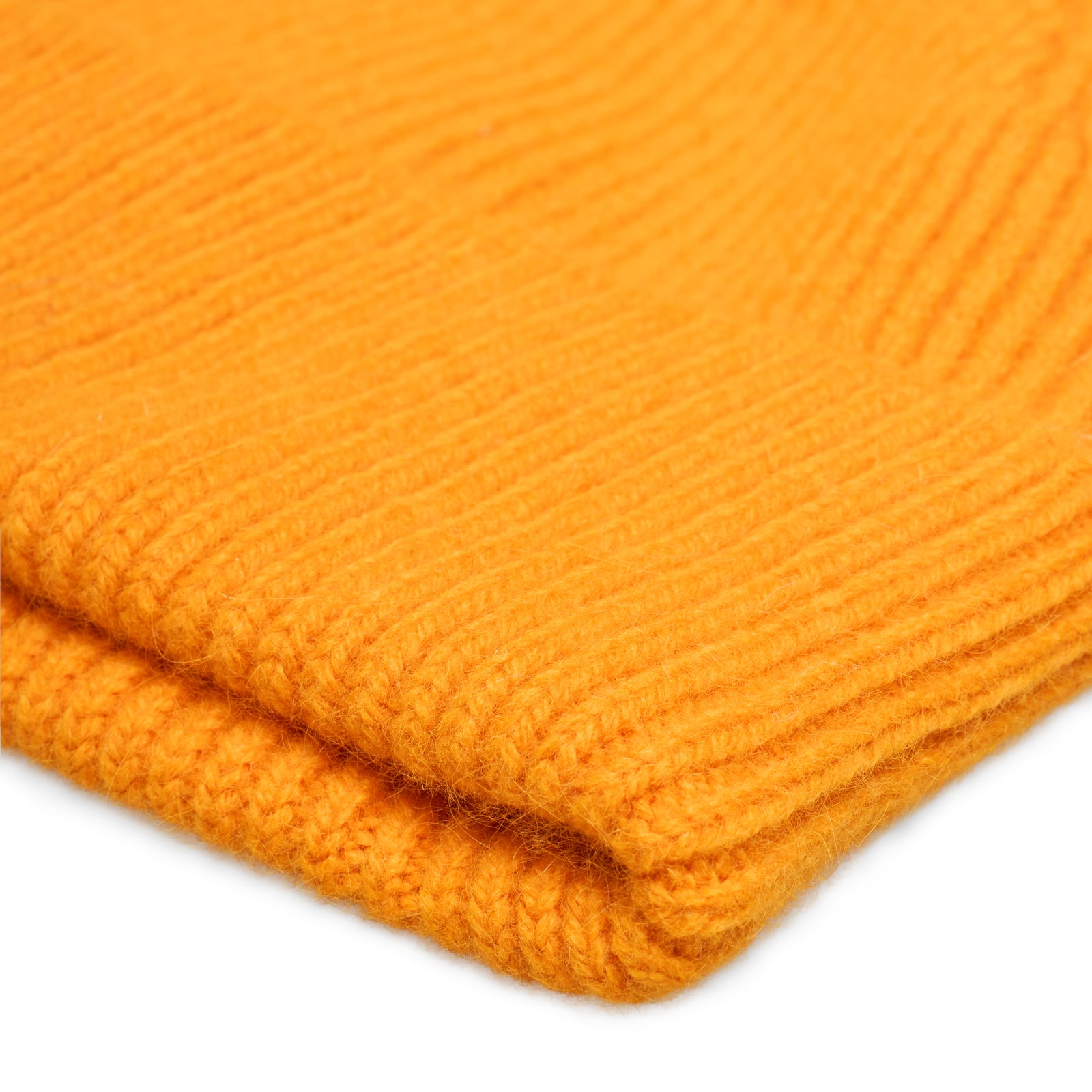 Maille du BONNET CLASSIQUE MARIGOLD en gros plan macro, tricotée par Robert Mackie of Scotland